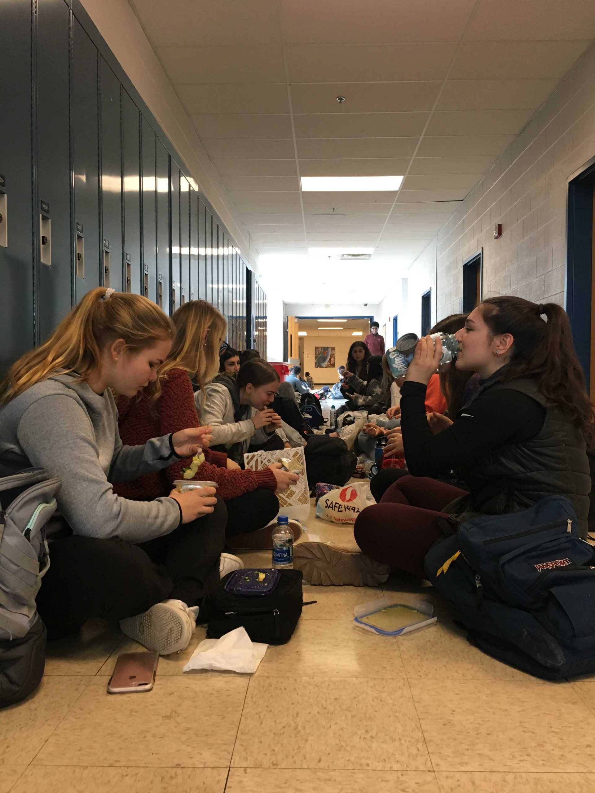 Teenagers explore pros, cons of dieting
