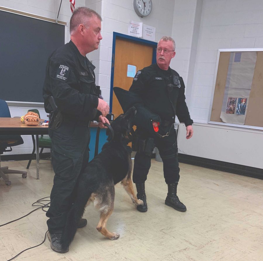 K9s, officers visit law students