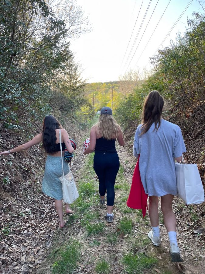 Seniors Zara Denison, Kat Jackson, and Paige Abid go on a hike.
