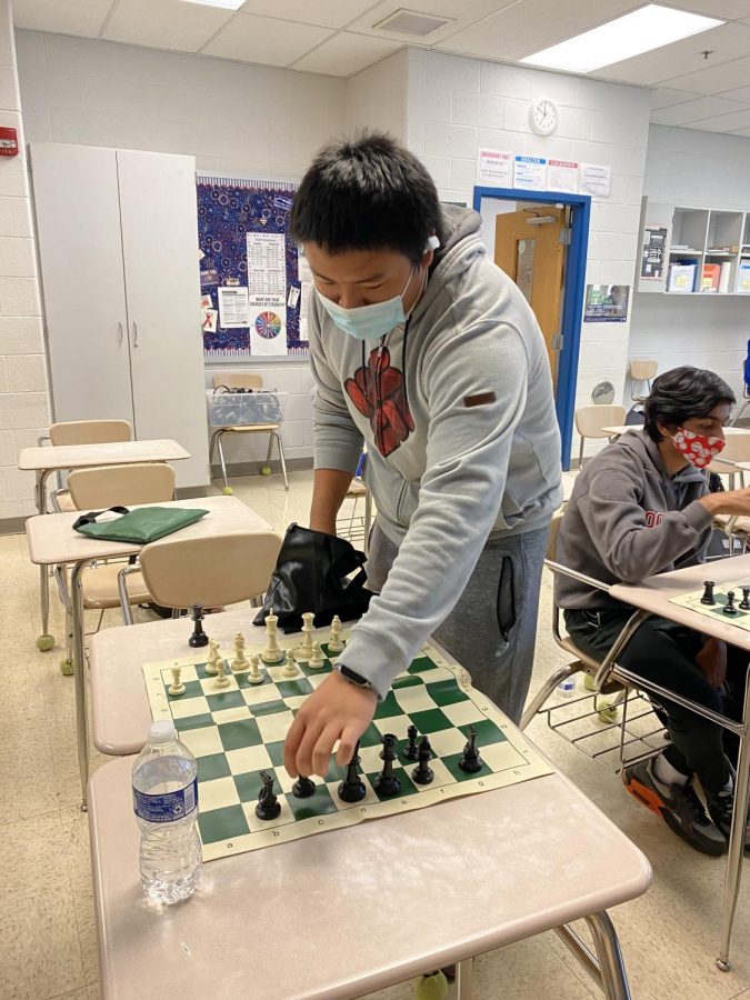 Senior+Lawrence+Bu%2C+the+president+of+the+Chess+Club%2C+arranges+a+chess+board+during+a+meeting+on+Nov.+3.