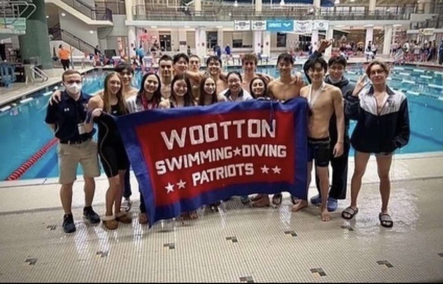 The swim and dive team competed at the Metros meet. The boys finished fourth while the girls finished seventh.