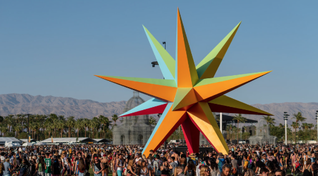 Coachella+has+also+enlisted+new+contemporary+artists+to+create+fixtures+to+display+on+the+campgrounds.+The+festival+has+been+widely+praised+for+its+opportunities+for+unknown+artists.