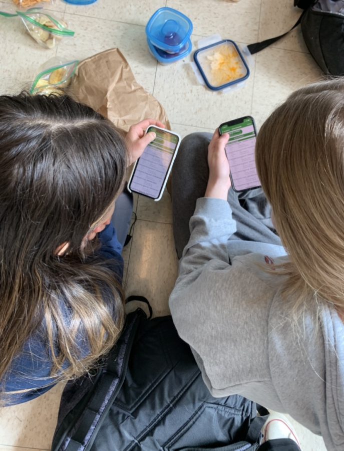 Sophomore Alexa Vinner compares new classes with sophomore Lindsey McNey during lunch to spot any similarities. The second semester schedule change caused students to wonder which new classes they shared with friends.  “I was disappointed to find out I still don’t have any classes with Lindsey,” Vinner said.
