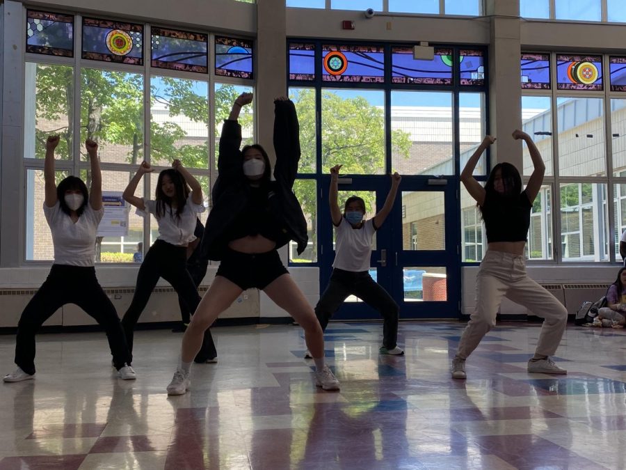 Sophomore Victoria Alexander, senior Rose LeFlore and juniors Sophie Zhang, Tenzin Chen and Seungha Shin dance to Weapon by ITZY.