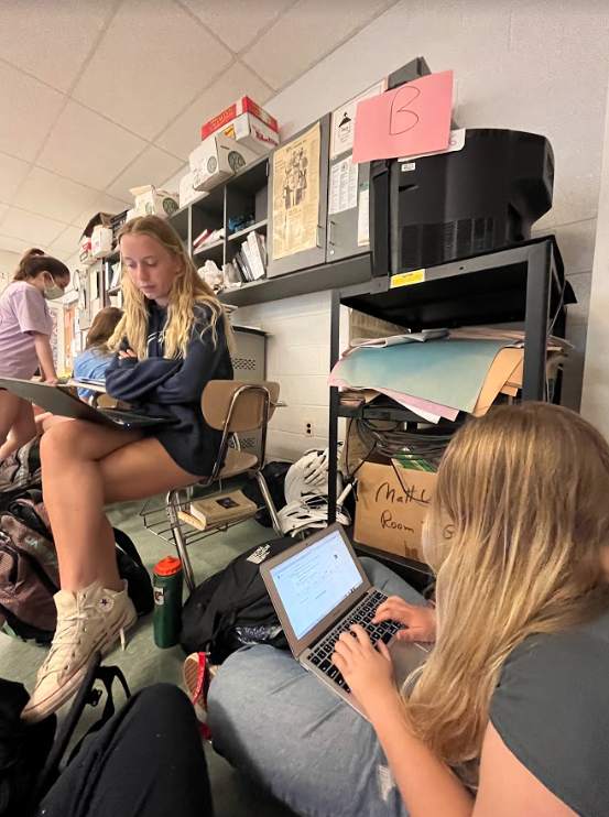 Sophomore Lindsey McNey takes time at the end of class to study for her AP US History exam coming up on May 6. I like to use my spare time to review the material because there are so many topics to go over and I find it hard to find free time with my extracurriculars, McNey said.