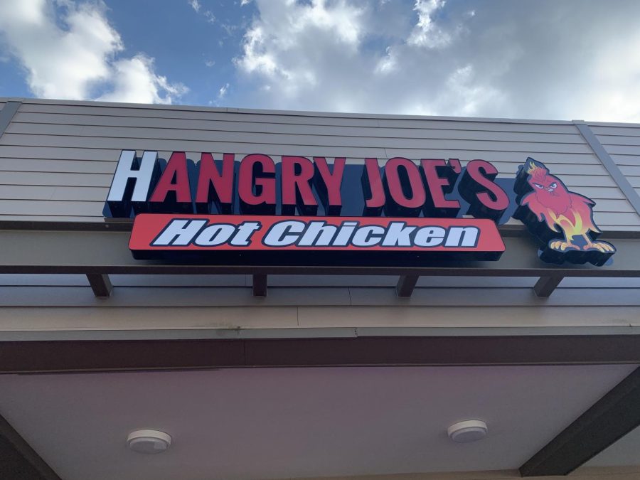 The new Hangry Joe’s Hot Chicken restaurant opens in Trivilah square. Unique levels of spice intrigue customers locally. The menu is rather simple but includes some twists.