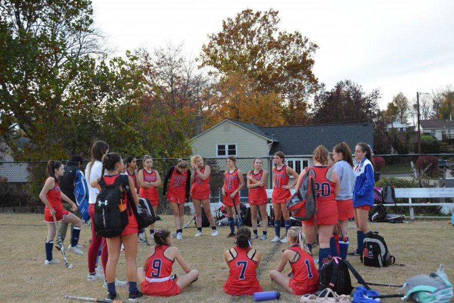 The+varsity+field+hockey+team+gathers+for+a+final+huddle+after+the+Churchill+game+on+Nov.+9.