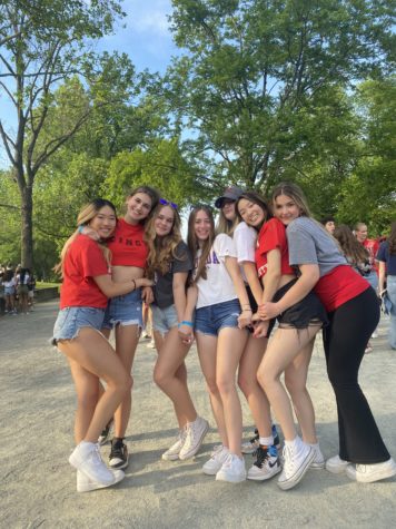 Seniors Lily Leflore, Savannah Rabin, Olivia Schuknecht, Rae Weinstein Lyndsie Lewis, Fiona Lin, and Olivia McCann celebrate at the senior picnic on May 12.