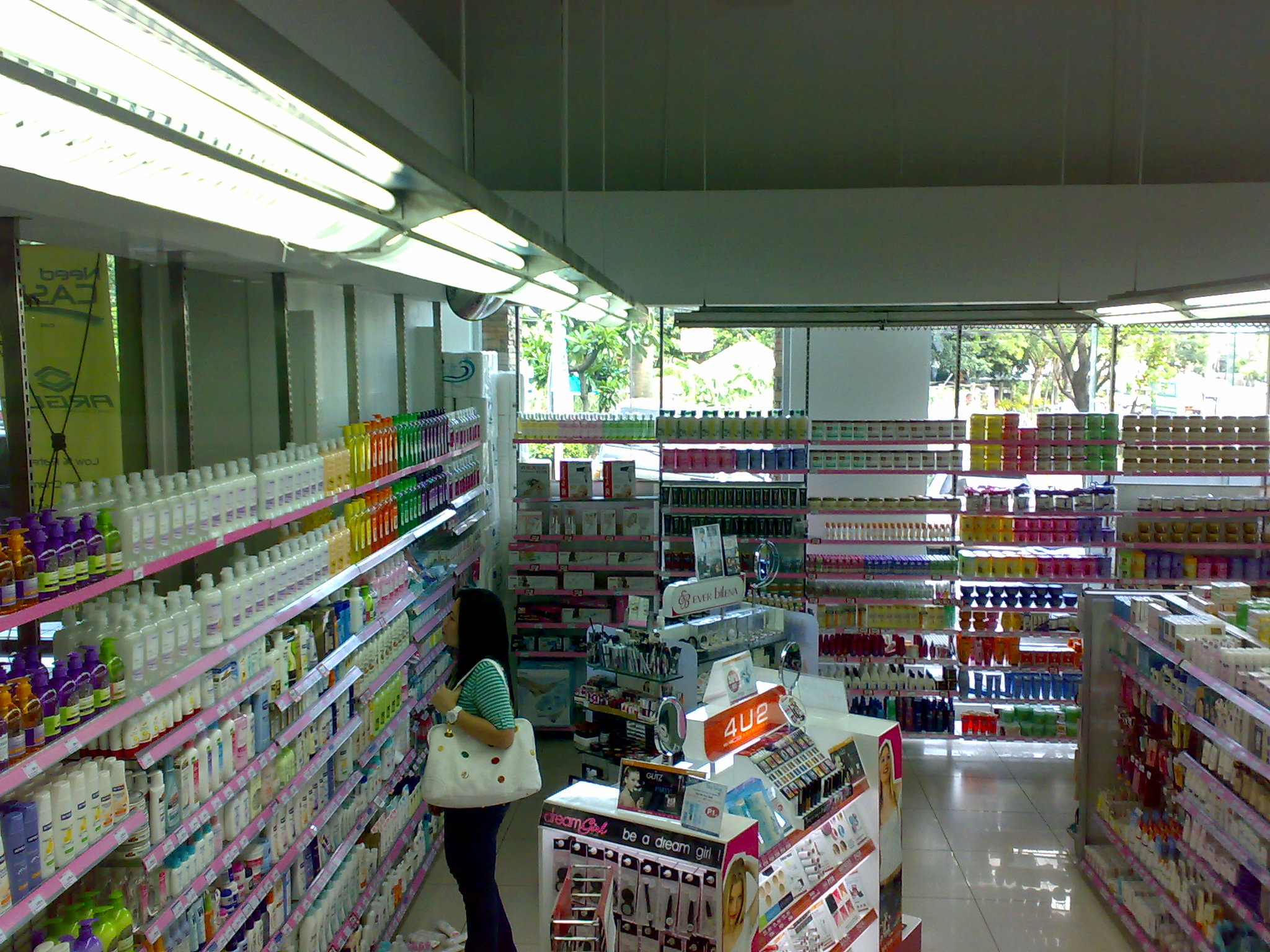 With what seems like a millions options of the right haircare to choose from, it is important to know what ingredients are best to avoid and what brands are most recommended.