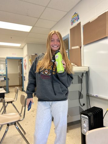 Junior Tati Pacheco uses her Hydroflask at school.