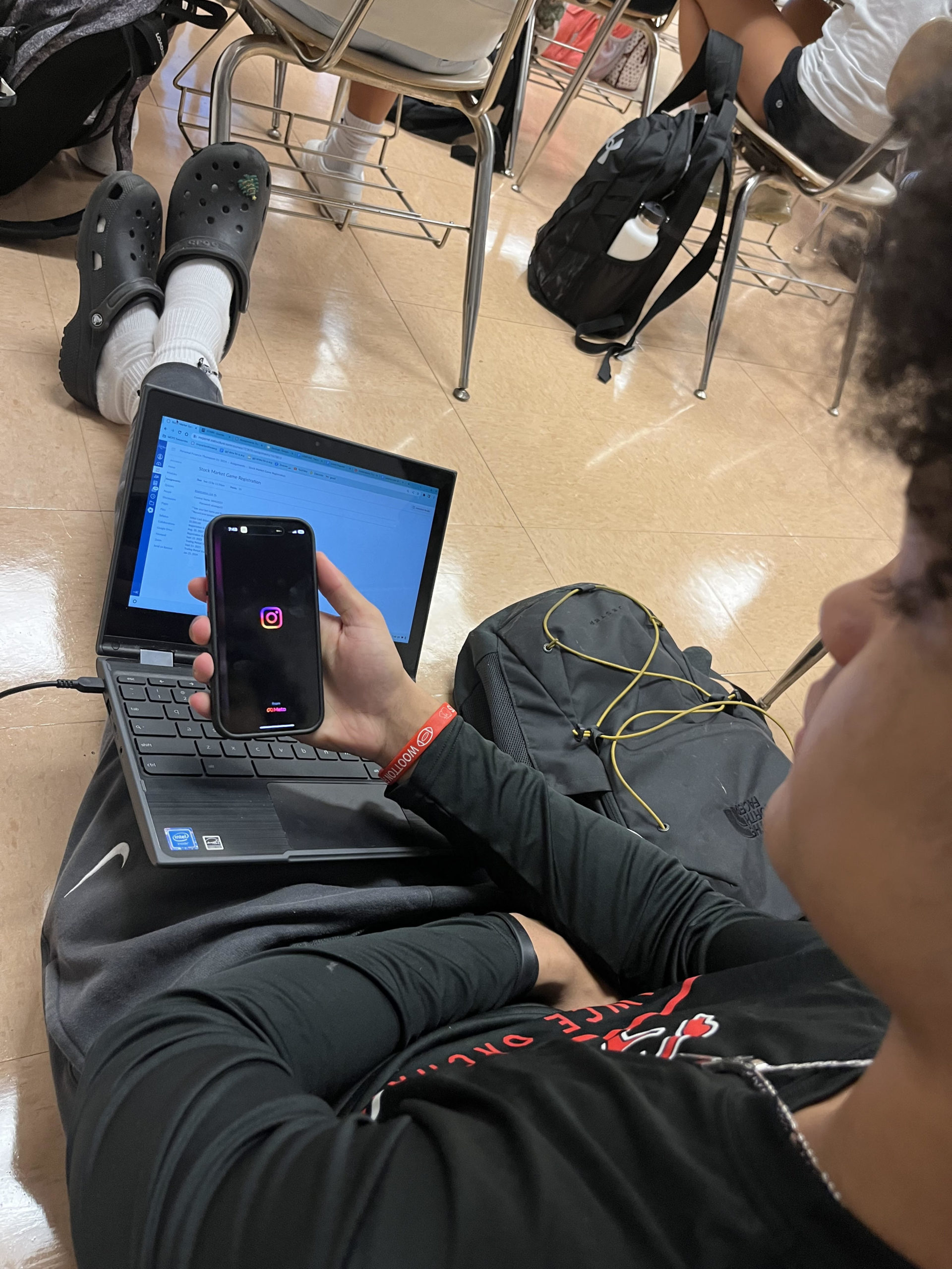 Senior Isaiah Kuiper scrolls on instagram during a flex day in AP Lang. Students often are relaxing or catching up on assignments during flex days, since there is such a heavy workload.
