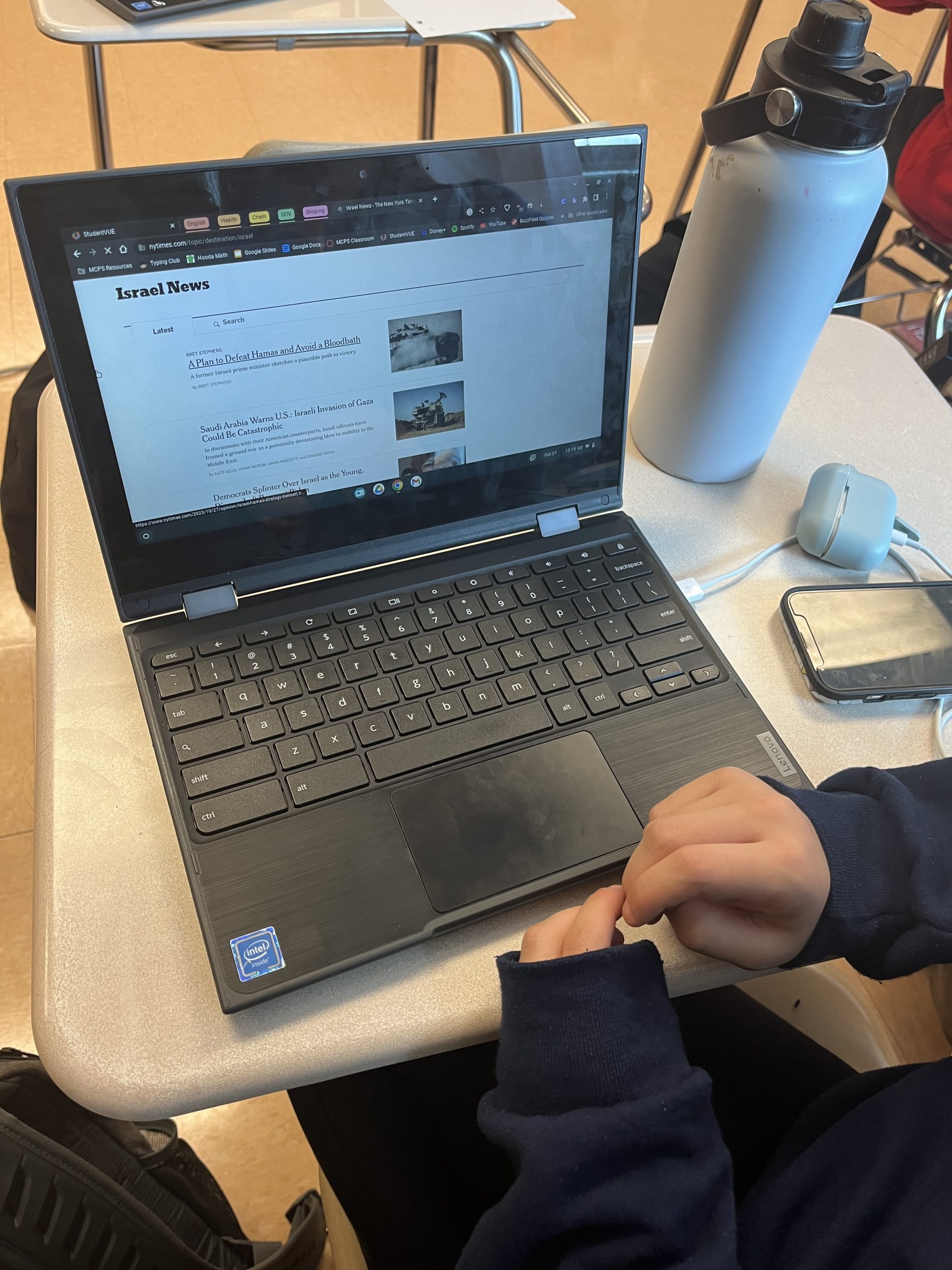 Sophomore Jordyn Childs skims through articles regarding the Israel-Palestine conflict.