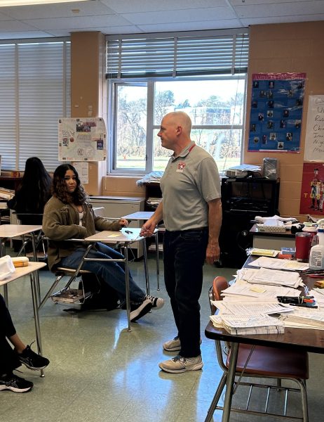 During his Nov. 20 second-period class, social studies teacher Matthew Winter brings his students back from breakout groups to start a discussion.