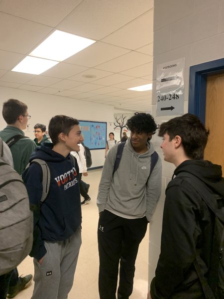 Sophomore Jonas Klein converses with sophomore Krish Balkee and sophomore Nathan Zweig. Klein enjoys seeing his friends. In between classes I like finding my friends and talking with them, Klein said.