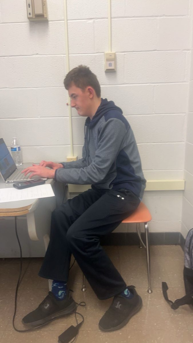 Sophomore Nathaniel Gopstein does work for his computer science class while in his connections class. “I have extended time on assignments because it allows me to focus more and do the assignments to the best of my ability,” Gopstein said.