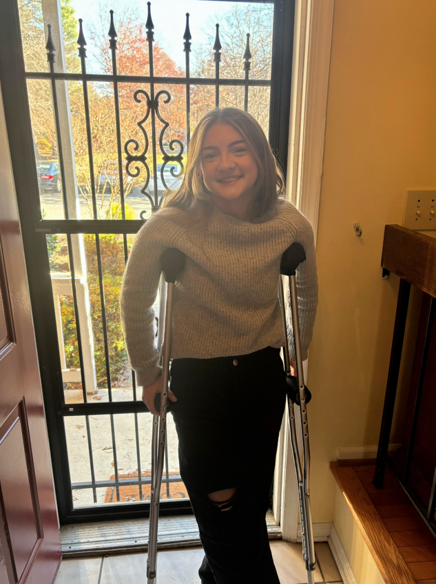 Senior Ellie Mollica reflects on the difficulty of traveling around the school with crutches. 