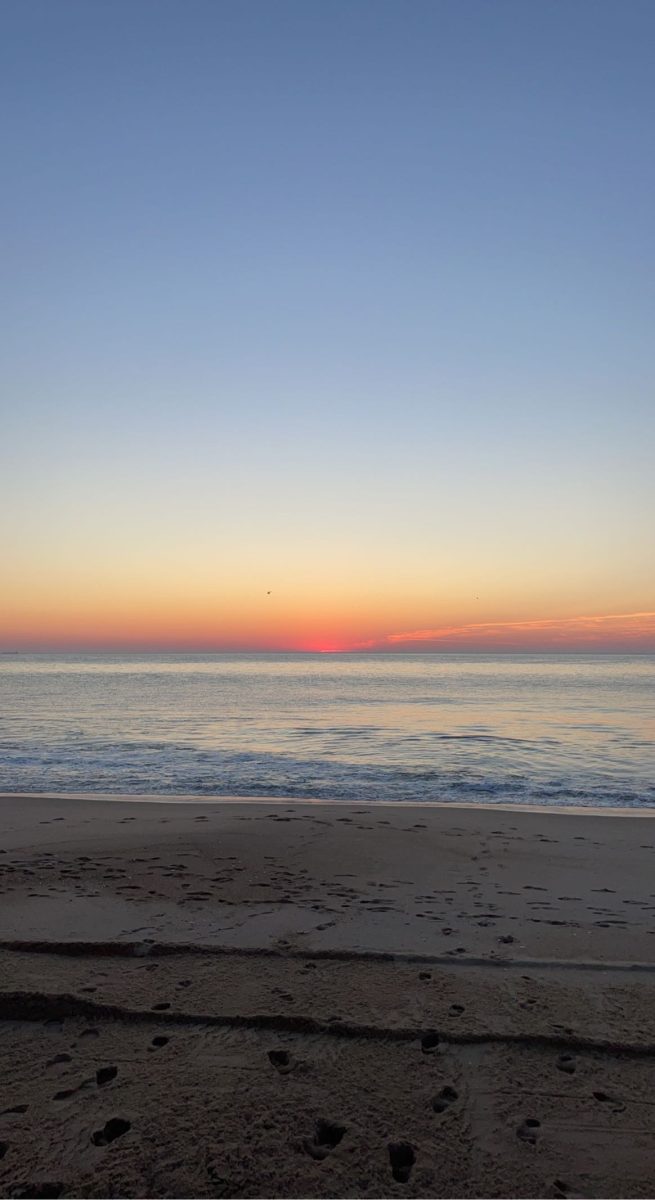 Sunrise+at+Dewey+Beach+in+Delaware.+%E2%80%9CI+love+to+wake+up+for+the+sunrise+at+the+Delaware+beaches+because+the+sun+rises+on+the+ocean%2C%E2%80%9D+junior+Josie+Spicer+said.