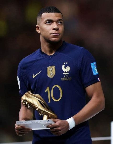 Kylian Mbappé holds the Golden Boot at the 2022 FIFA World Cup.