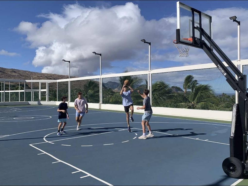 Junior+Max+Greenberg+plays+2v2+basketball+with+his+three+brothers+in+Oahu%2C+Hawaii.