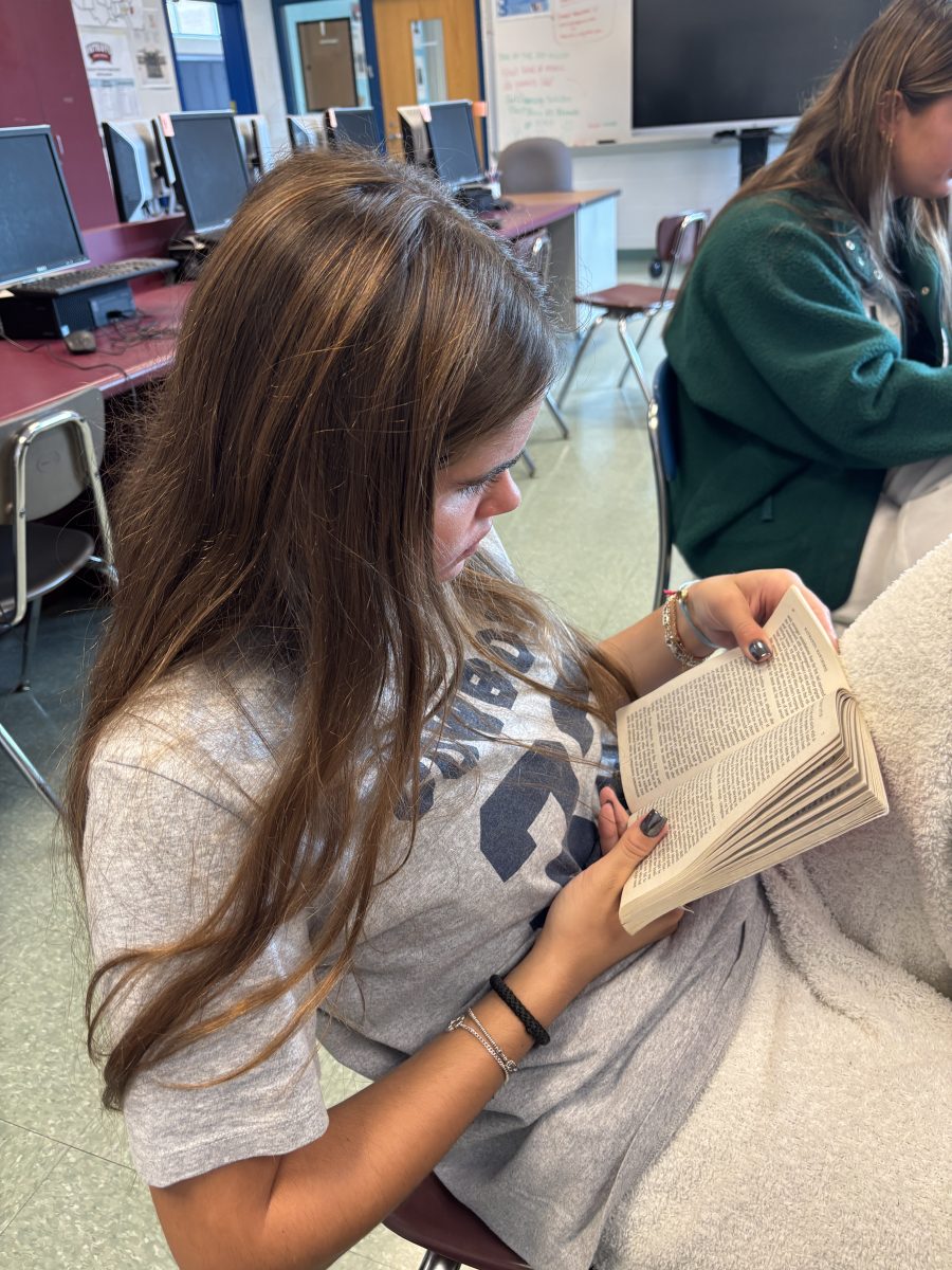 Senior Josie Spicer reads "The Scarlet Letter," by Nathaniel Hawthorne, on Friday, Oct. 5, during advisory. Having not read a book in a while,  she said she is struggling to find the motivation.