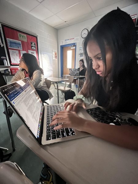 Senior Naomi Negussie studies for a vocab quiz during AP Literature. "Lit is one of my harder classes but I know that I will learn a lot from the course, making my reading and writing skills stronger," Negussie said.