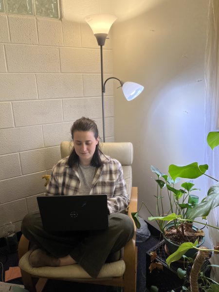 Counselor Daniella Bienstock works on her computer during lunch on Nov. 13. Bienstock has been a counselor here for four years and values making connections with her students. "Seeing students on a daily basis acting with integrity and wanting to make the world a better place gives me a lot of hope and makes me want to act the same in my life,” Bienstock said.