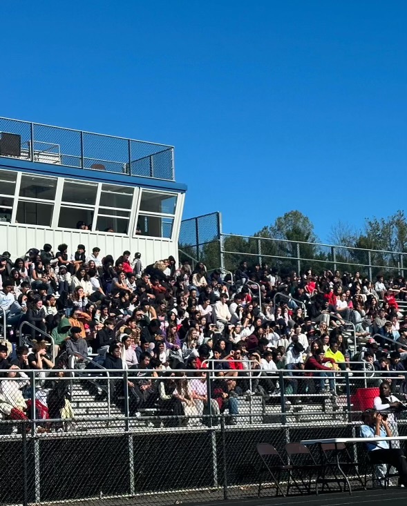 Students gather in the stadium for the first pep rally of the year on  Oct. 17. Captains for fall sports introduced themselves and announced upcoming games and events.