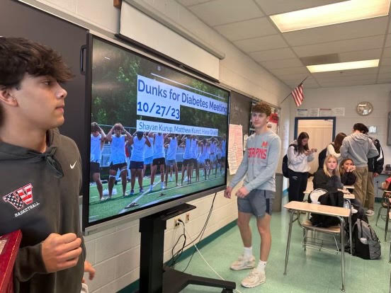 Dunks for Diabetes Club Co-residents Shayan Kuru and Matthew Kunst hold the first meeting of the 2023-2024 school year.