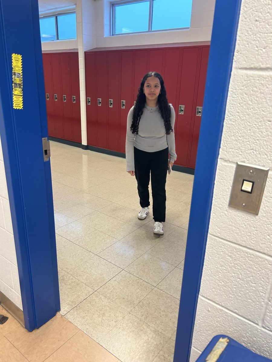 Freshman Heba Abdelhafiz walks into her new second semester English class on Feb. 13. “Switching classes wasn’t that hard and I got used to it pretty quickly,” Abdelhafiz said.