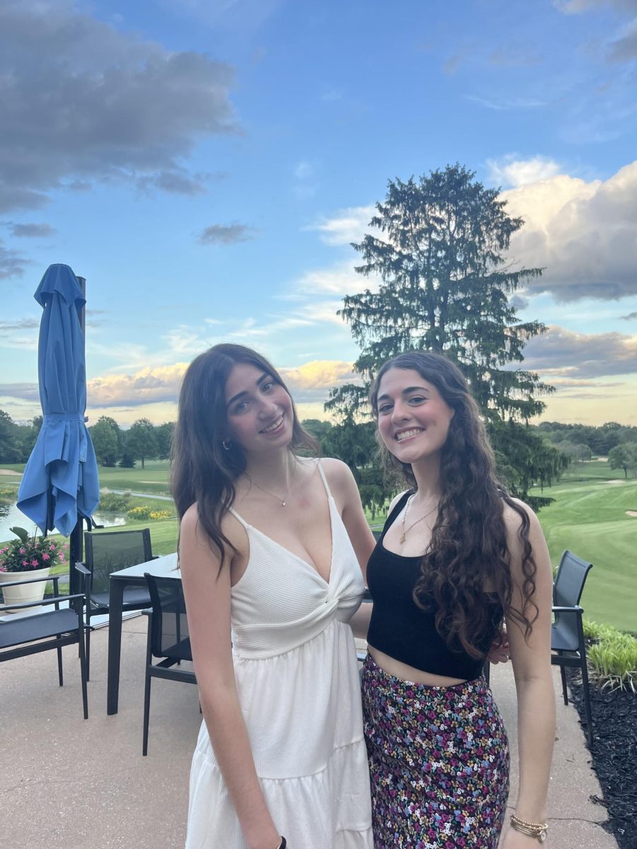 Junior Hayley Gottesman and senior Lea Weinstein celebrate the new editors and all of their hard work during the past year at Quill and Scroll on May 6.