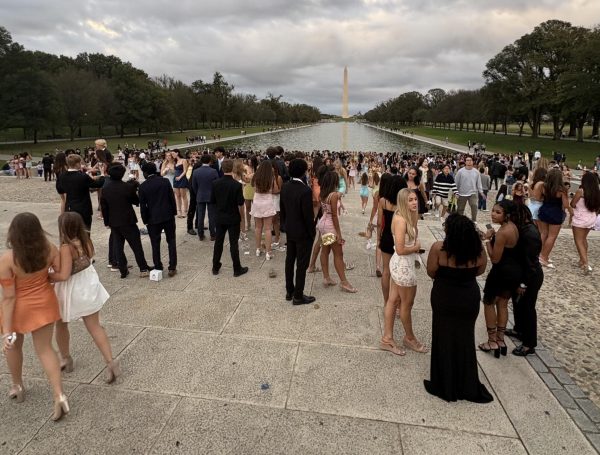 High school students from across the DMV swarm the area in front of the Lincoln Memorial to take pictures. “My favorite part about going to D.C. for homecoming is dressing up and taking pictures in front of the Lincoln Memorial and Washington Monument. I tend to forget D.C. isn’t a normal place people go for nice dinners and fun traditions as it is so normalized for the people in our area. Despite going so frequently, it still feels like a new experience every time I visit,” junior Manasa Iyer said.