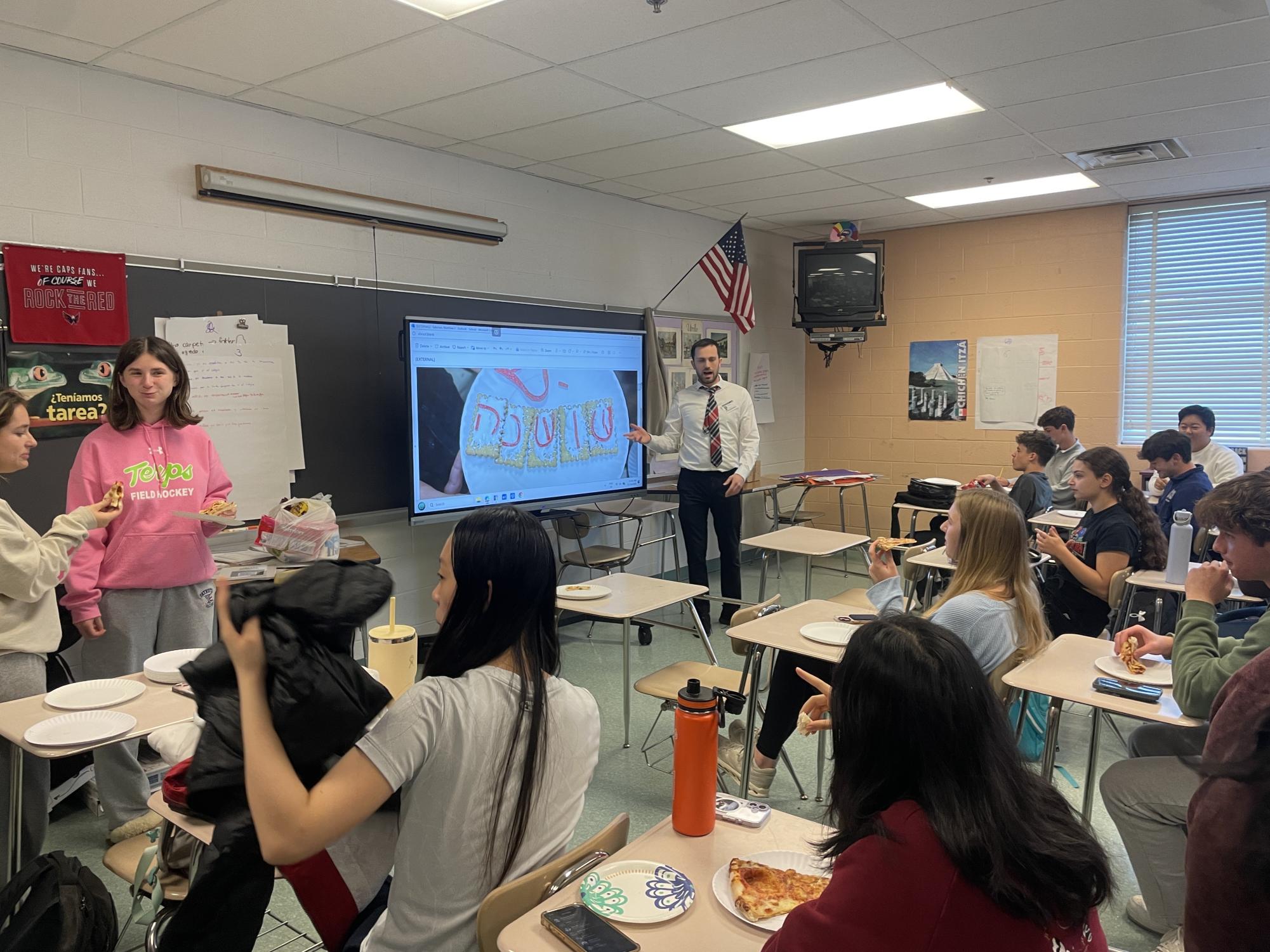 During the JSU meeting on Nov. 14 Rabbi Yitzchak Kaminetsky explains the activity for members to practice writing their Hebrew names using Twizzlers.