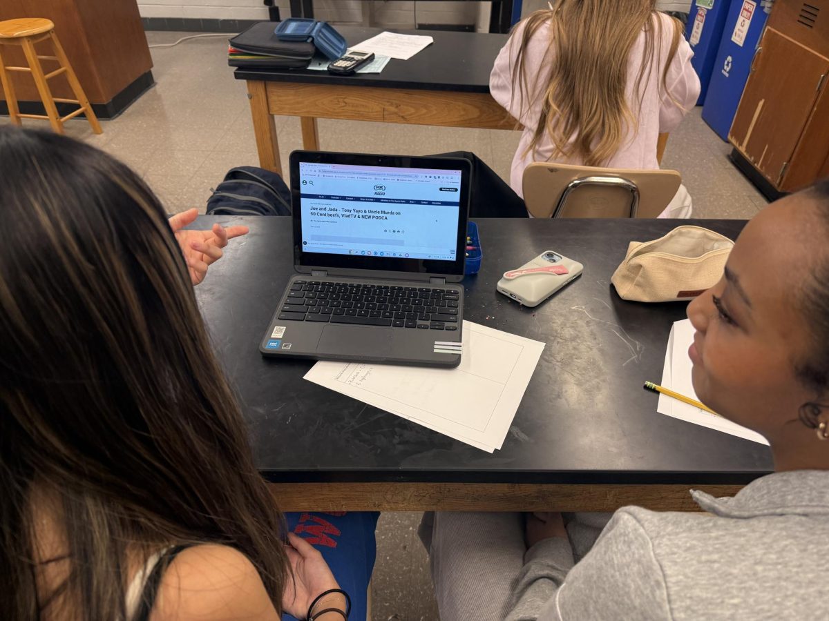 Freshmen Leah Ko and Hilina Astatke read an article from The Herd on Fox. “When I go out to look for sports coverage I want it to be thorough, because if it’s not thorough it’s not fully accurate,” Astatke said.