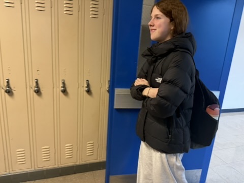 Junior Kate Bardill walks from class to class while wearing her winter coat due to the extreme temperatures outside. Students have found this school excessively cold throughout this harsh winter.