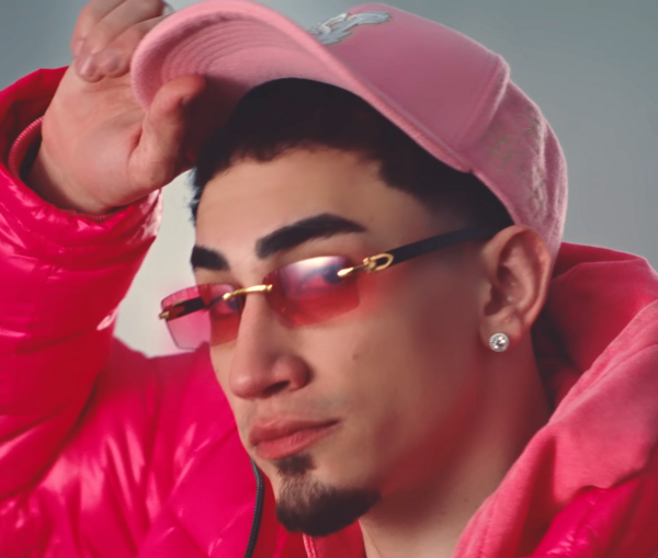Omar Courtz is a rising Latin artist known for blending reggaeton, trap and R&B into a unique sound. With his energetic style and emotional lyrics, he’s quickly gaining attention in the music world. His 2026 album "Por Si Mañana No Estoy" shows his creativity and ability to connect with listeners across the world. "Omar Courtz 'Goddess' 2024" by Omar Courtz is licensed under CC BY 3.0.