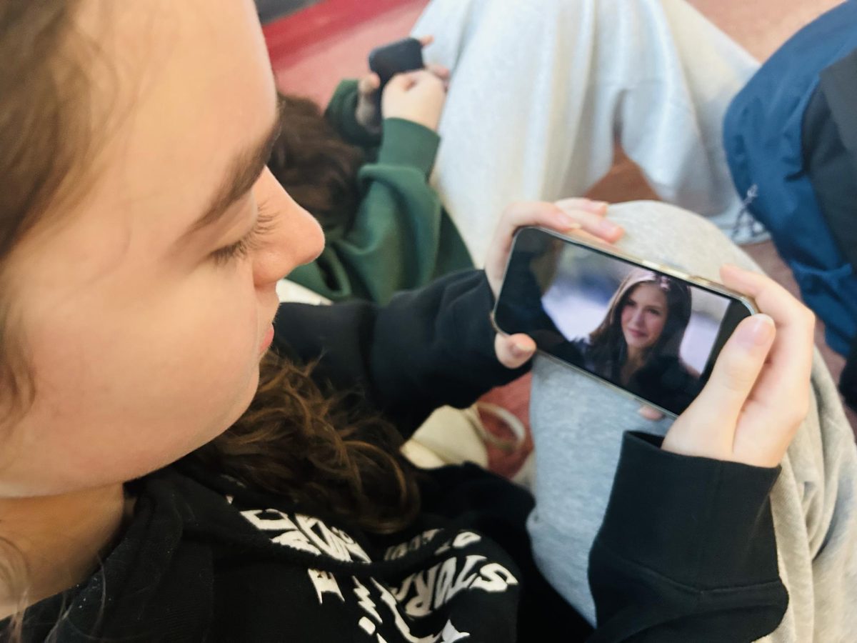 Freshman Savannah Collins finishes Season 8, Episode 8 of "The Vampire Diaries" played quietly on her phone while in the Commons. “The first character I think about in the series is Caroline because I like how she turns from [being] an insecure teenager in the beginning of the series to a confident and strong role model,” Collins said. Photo by Brooke Rowe