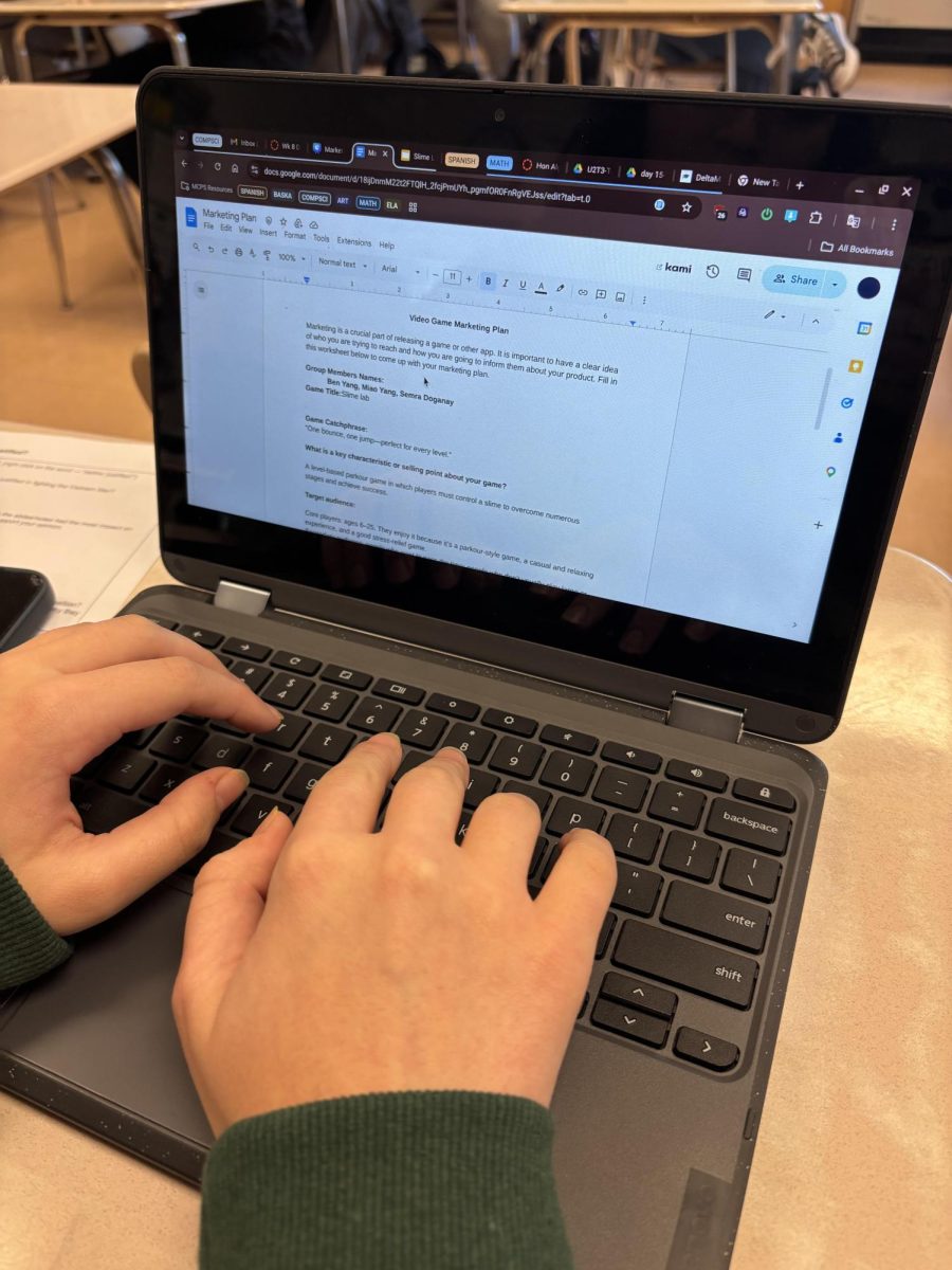 Freshman Semra Doğanay adds to her group project for her foundations of computer science class. The purpose of the project is to make a video game about a slime traveling in a pipe. Doğanay is excited to continue working on this project as she is interested in coding. “I like this class and even though I’m working with people I don’t really know, I like the topic,” Doğanay said.