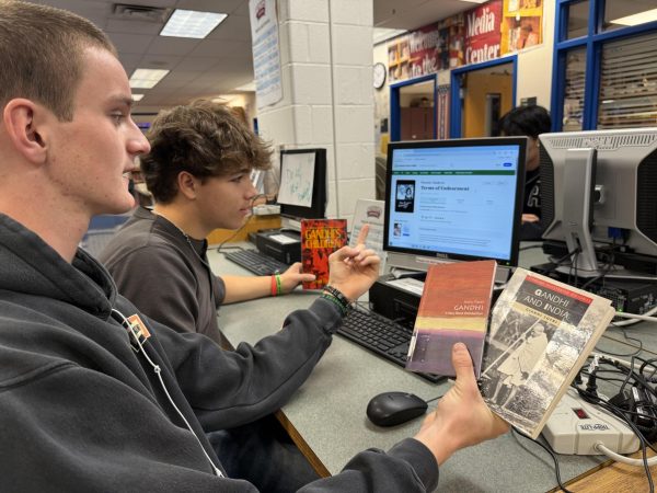Freshmen Kuyper Birdsall and Josh Downie sit in the media center during third period. Downie carries books he's planning to check out about Gandhi, who is the focus of 1982's Best Picture, Richard Attenborough's passion project, "Gandhi." Birdsall looks up 1983's Best Picture, "Terms of Endearment," which is James L. Brooks debut feature, on the media center computer. "I think the award [for Best Picture] gives attention to good movies, and that's important, especially for debut directors like [James L. Brooks]," Downie said.