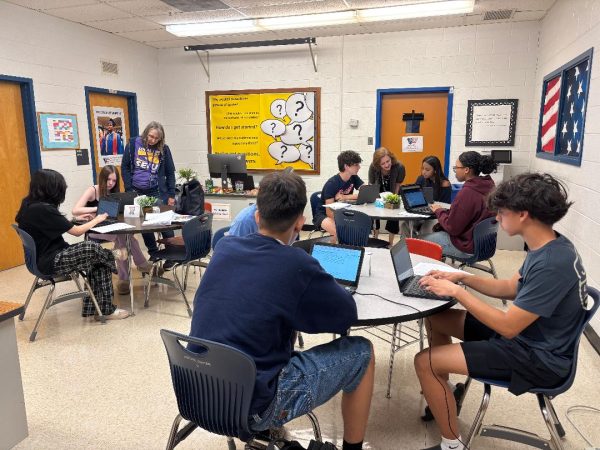 Freshmen work on an an English assignment in the Writing Center during third period. In addition to help with English assignments, the Writing Center also offers help with social studies assignments, college essays, scholarship applications and internship applications.